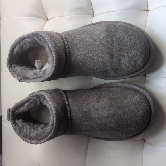 UGG Classic Ultra Mini - Picture 1 of 11